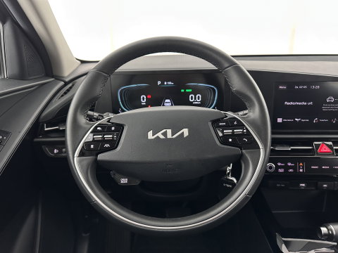 Kia Niro 1.6 GDi Hybrid ComfortLine (INCL-BTW) Aut. *ADAPTIVE-CRUISE | DIGI-COCKPIT | CARPLAY | CAMERA | COMFORTSEATS | DAB | ECC | PDC | CRUISE | TOWBAR | 16''ALU*