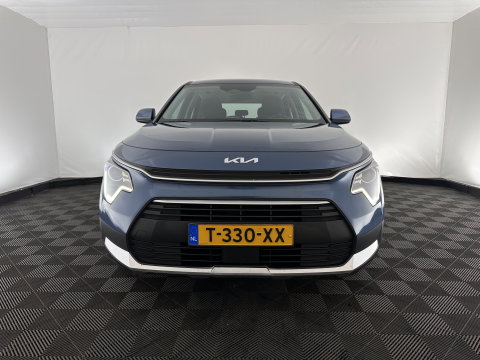 Kia Niro 1.6 GDi Hybrid ComfortLine (INCL-BTW) Aut. *ADAPTIVE-CRUISE | DIGI-COCKPIT | CARPLAY | CAMERA | COMFORTSEATS | DAB | ECC | PDC | CRUISE | TOWBAR | 16''ALU*