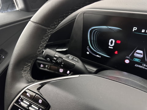 Kia Niro 1.6 GDi Hybrid ComfortLine (INCL-BTW) Aut. *ADAPTIVE-CRUISE | DIGI-COCKPIT | CARPLAY | CAMERA | COMFORTSEATS | DAB | ECC | PDC | CRUISE | TOWBAR | 16''ALU*