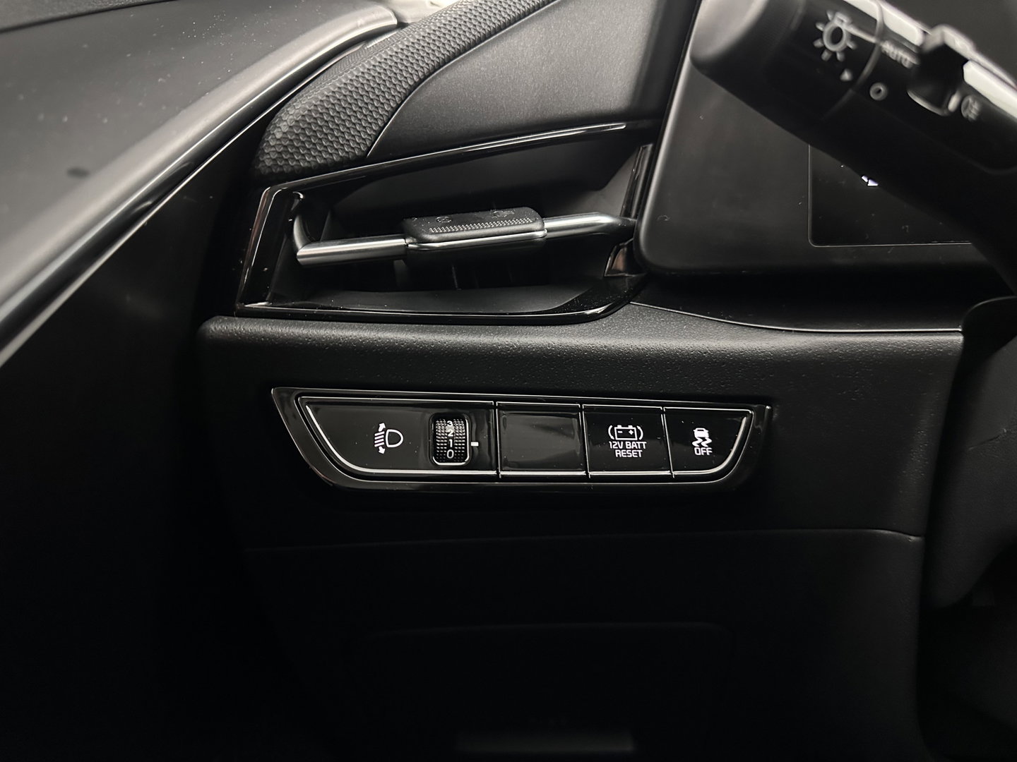 Kia Niro 1.6 GDi Hybrid ComfortLine (INCL-BTW) Aut. *ADAPTIVE-CRUISE | DIGI-COCKPIT | CARPLAY | CAMERA | COMFORTSEATS | DAB | ECC | PDC | CRUISE | TOWBAR | 16''ALU*