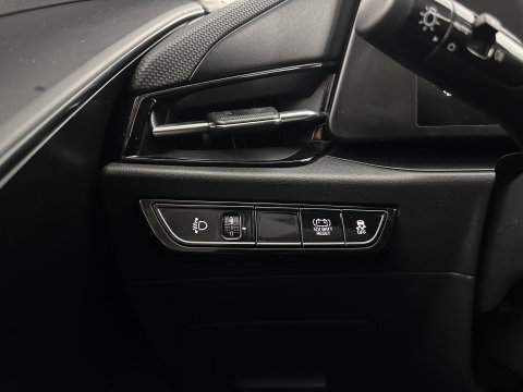 Kia Niro 1.6 GDi Hybrid ComfortLine (INCL-BTW) Aut. *ADAPTIVE-CRUISE | DIGI-COCKPIT | CARPLAY | CAMERA | COMFORTSEATS | DAB | ECC | PDC | CRUISE | TOWBAR | 16''ALU*