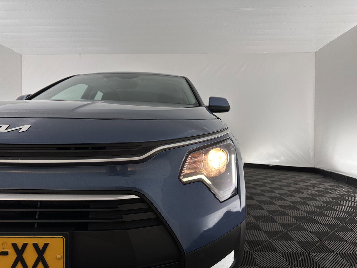 Kia Niro 1.6 GDi Hybrid ComfortLine (INCL-BTW) Aut. *ADAPTIVE-CRUISE | DIGI-COCKPIT | CARPLAY | CAMERA | COMFORTSEATS | DAB | ECC | PDC | CRUISE | TOWBAR | 16''ALU*