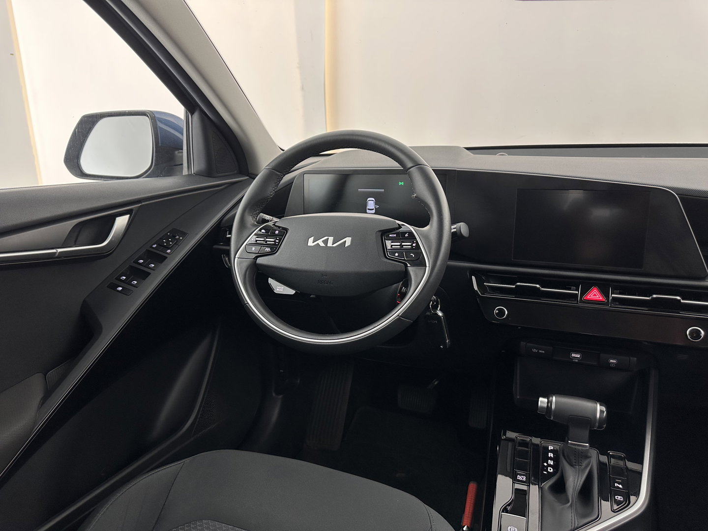 Kia Niro 1.6 GDi Hybrid ComfortLine (INCL-BTW) Aut. *ADAPTIVE-CRUISE | DIGI-COCKPIT | CARPLAY | CAMERA | COMFORTSEATS | DAB | ECC | PDC | CRUISE | TOWBAR | 16''ALU*