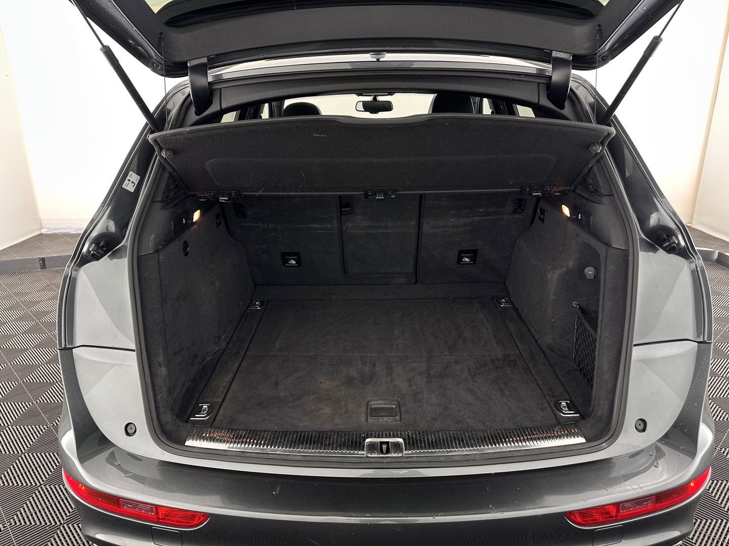 Audi SQ5 3.0 TDI S-line-Plus Quattro Pro Line Aut. *PANO | DESIGN-LEATHER | XENON | B&O-AUDIO | BLINDSPOT | HEATED-SPORTSEATS | KEYLESS | CAMERA | NAVI-FULLMAP | PRIVACY-GLASS | MEMORY-PACK | CARBON-INLAY | SHIFTPADDLES  |  ADAPT.CRUISE