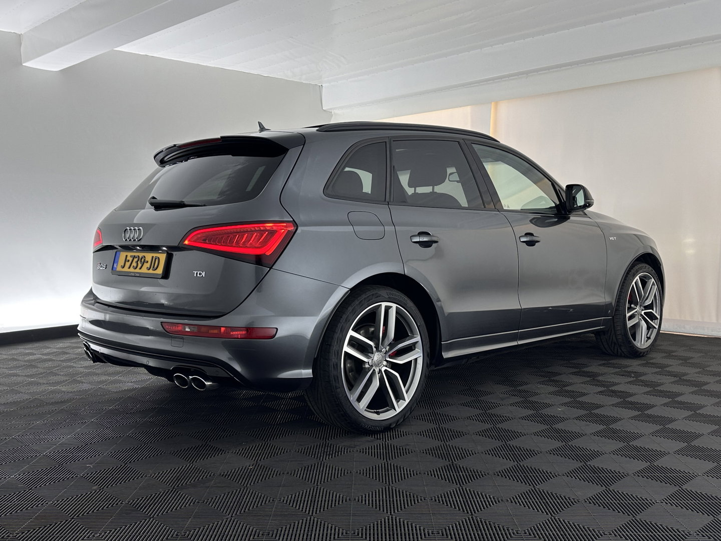 Audi SQ5 3.0 TDI S-line-Plus Quattro Pro Line Aut. *PANO | DESIGN-LEATHER | XENON | B&O-AUDIO | BLINDSPOT | HEATED-SPORTSEATS | KEYLESS | CAMERA | NAVI-FULLMAP | PRIVACY-GLASS | MEMORY-PACK | CARBON-INLAY | SHIFTPADDLES  |  ADAPT.CRUISE