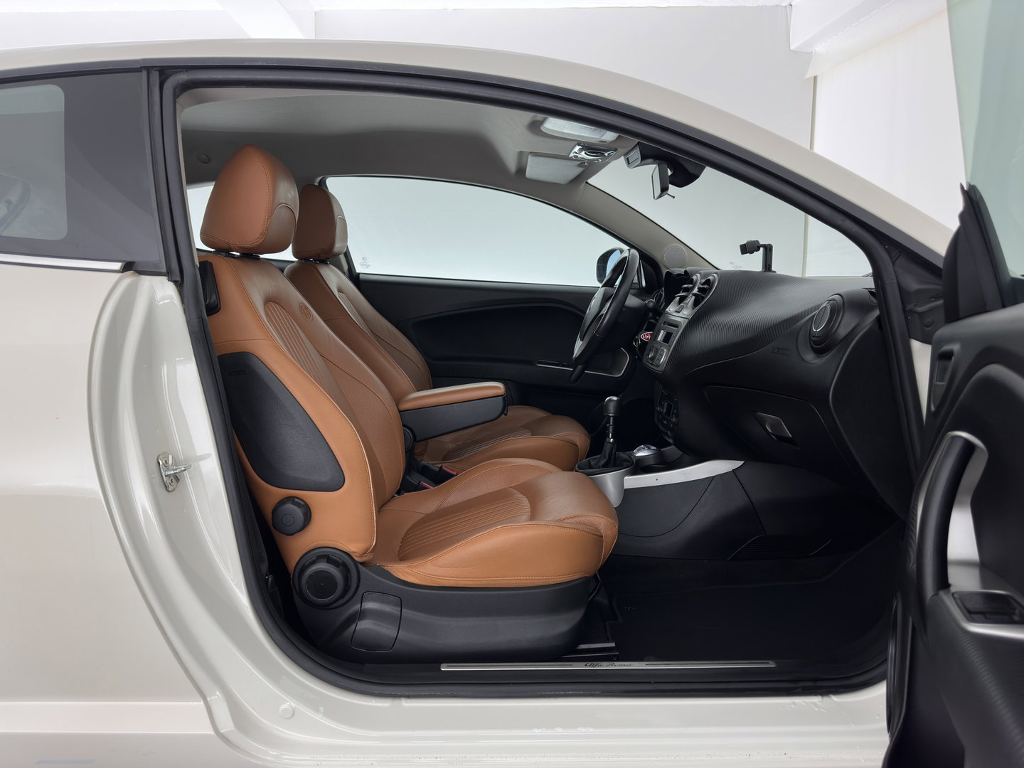 Alfa Romeo MiTo 1.3 JTDm ECO Distinctive *LEATHER | SPORTSEATS | ECC | PDC | TOWBAR | RADIO-CD | 17''ALU*