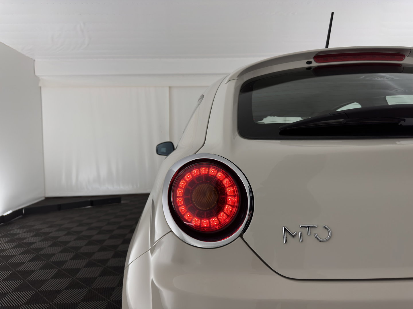Alfa Romeo MiTo 1.3 JTDm ECO Distinctive *LEATHER | SPORTSEATS | ECC | PDC | TOWBAR | RADIO-CD | 17''ALU*