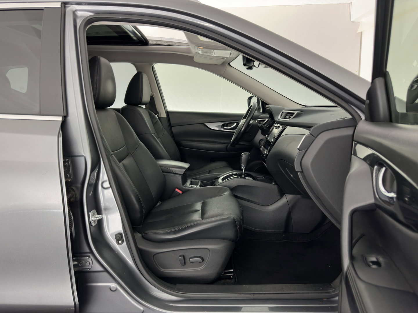 Nissan X-Trail 1.6 dCi Tekna Aut. *PANO | LEATHER | XENON | TOPVIEW | BLINDSPOT | KEYLESS | HEATED-COMFORTSEATS | NAVI-FULLMAP | PRIVACYGLASS | ECC | PDC | TOWBAR | 19''ALU*