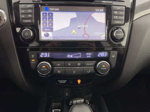 Nissan X-Trail 1.6 dCi Tekna Aut. *PANO | LEATHER | XENON | TOPVIEW | BLINDSPOT | KEYLESS | HEATED-COMFORTSEATS | NAVI-FULLMAP | PRIVACYGLASS | ECC | PDC | TOWBAR | 19''ALU*