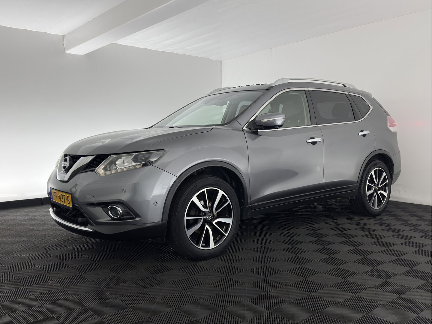Nissan X-Trail 1.6 dCi Tekna Aut. *PANO | LEATHER | XENON | TOPVIEW | BLINDSPOT | KEYLESS | HEATED-COMFORTSEATS | NAVI-FULLMAP | PRIVACYGLASS | ECC | PDC | TOWBAR | 19''ALU*