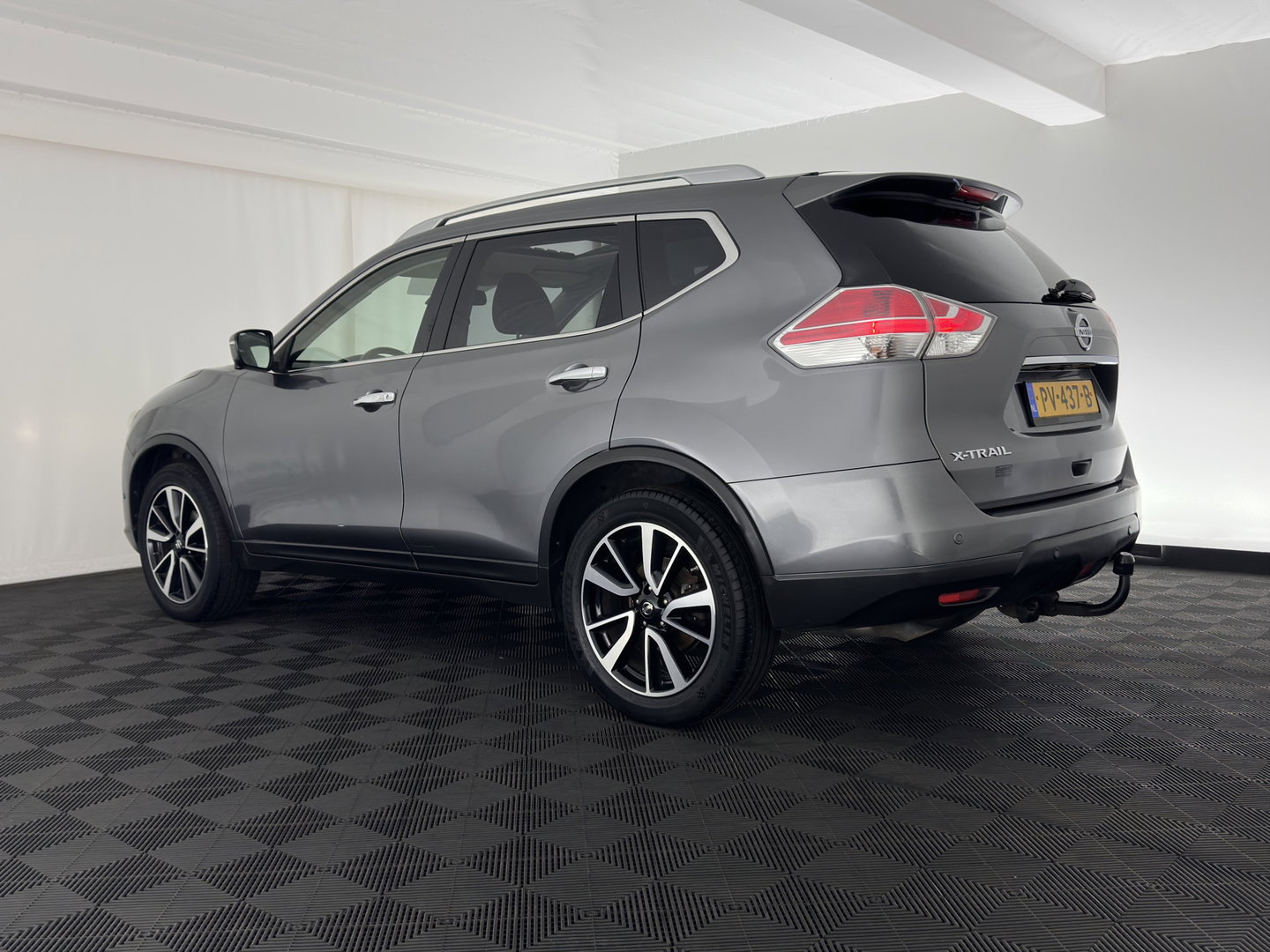 Nissan X-Trail 1.6 dCi Tekna Aut. *PANO | LEATHER | XENON | TOPVIEW | BLINDSPOT | KEYLESS | HEATED-COMFORTSEATS | NAVI-FULLMAP | PRIVACYGLASS | ECC | PDC | TOWBAR | 19''ALU*