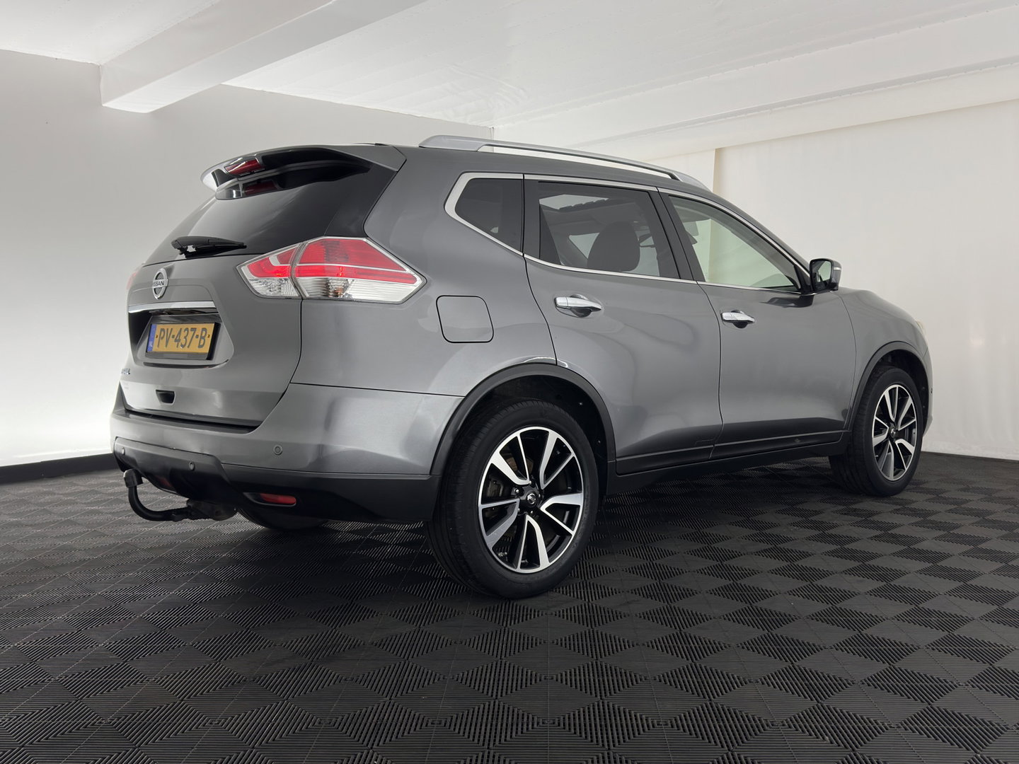 Nissan X-Trail 1.6 dCi Tekna Aut. *PANO | LEATHER | XENON | TOPVIEW | BLINDSPOT | KEYLESS | HEATED-COMFORTSEATS | NAVI-FULLMAP | PRIVACYGLASS | ECC | PDC | TOWBAR | 19''ALU*