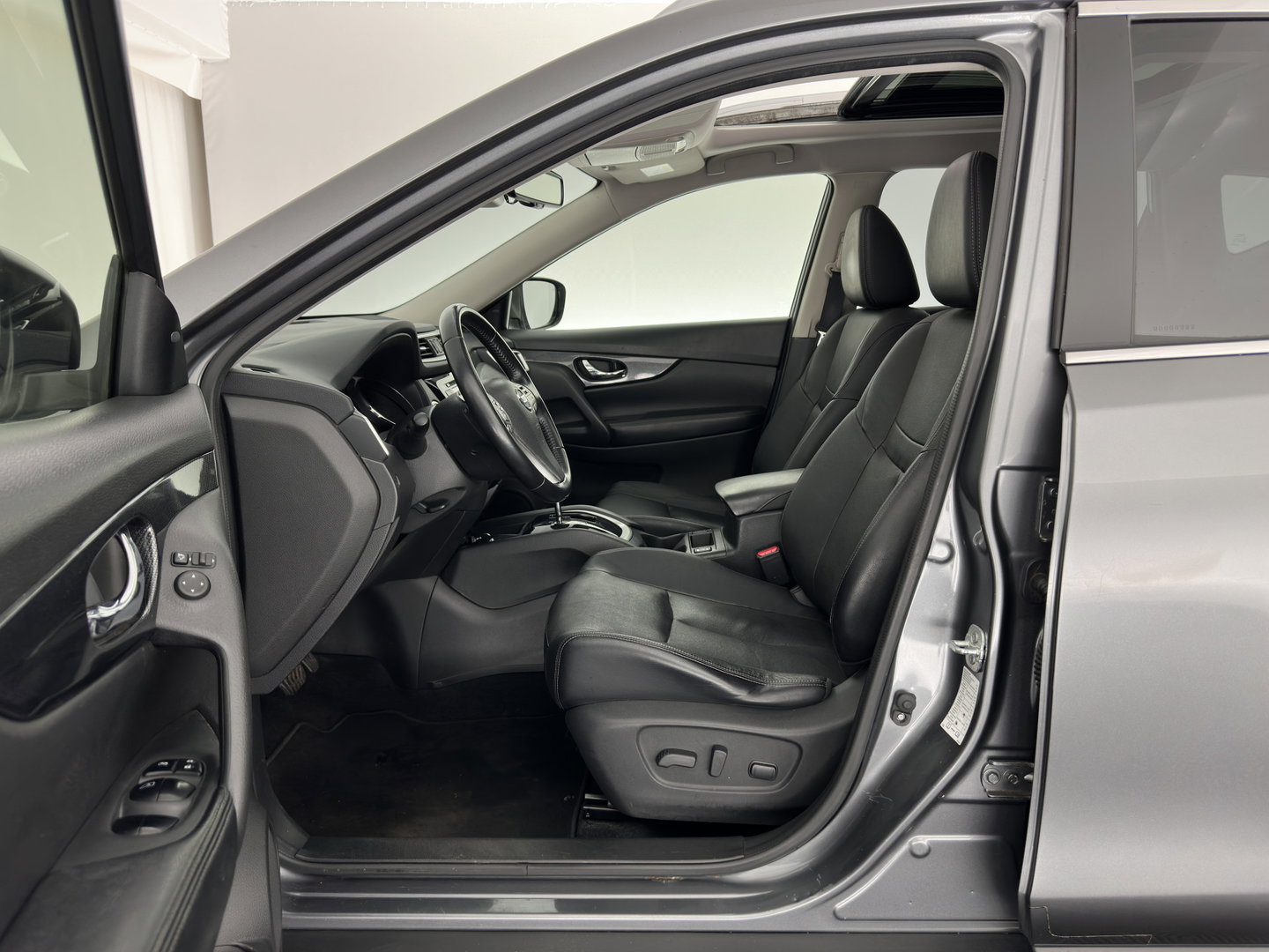 Nissan X-Trail 1.6 dCi Tekna Aut. *PANO | LEATHER | XENON | TOPVIEW | BLINDSPOT | KEYLESS | HEATED-COMFORTSEATS | NAVI-FULLMAP | PRIVACYGLASS | ECC | PDC | TOWBAR | 19''ALU*