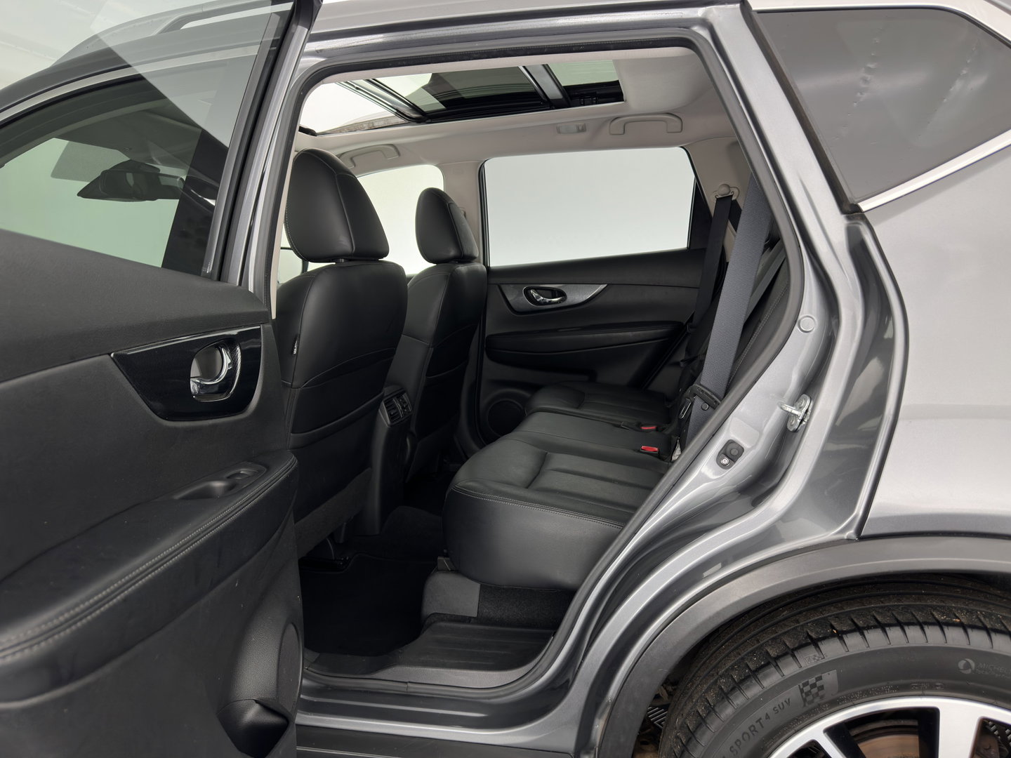 Nissan X-Trail 1.6 dCi Tekna Aut. *PANO | LEATHER | XENON | TOPVIEW | BLINDSPOT | KEYLESS | HEATED-COMFORTSEATS | NAVI-FULLMAP | PRIVACYGLASS | ECC | PDC | TOWBAR | 19''ALU*