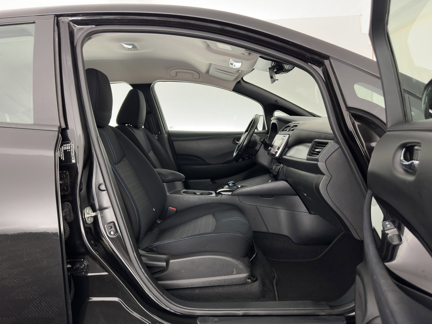 Nissan Leaf N-Connecta 40 kWh (INCL-BTW) Aut. *HEATPUMP | NAVI-FULLMAP | TOPVIEW | KEYLESS | BLINDSPOT |  DIGI-COCKPIT | HEATED-COMFORTSEATS | DAB | PRIVACYGLASS | ECC | ADAPTIVE-CRUISE | PDC | CARPLAY | 16"ALU*
