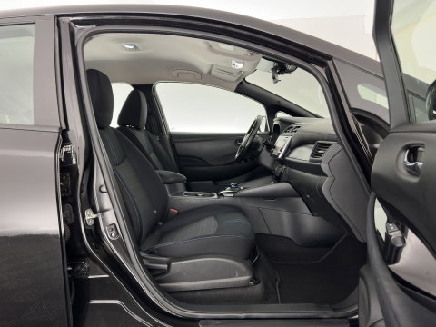 Nissan Leaf N-Connecta 40 kWh (INCL-BTW) Aut. *HEATPUMP | NAVI-FULLMAP | TOPVIEW | KEYLESS | BLINDSPOT |  DIGI-COCKPIT | HEATED-COMFORTSEATS | DAB | PRIVACYGLASS | ECC | ADAPTIVE-CRUISE | PDC | CARPLAY | 16"ALU*
