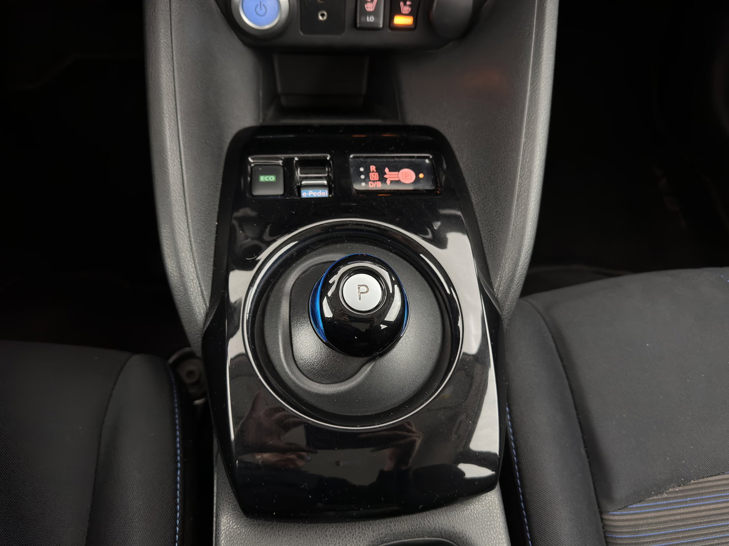 Nissan Leaf N-Connecta 40 kWh (INCL-BTW) Aut. *HEATPUMP | NAVI-FULLMAP | TOPVIEW | KEYLESS | BLINDSPOT |  DIGI-COCKPIT | HEATED-COMFORTSEATS | DAB | PRIVACYGLASS | ECC | ADAPTIVE-CRUISE | PDC | CARPLAY | 16"ALU*