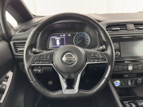 Nissan Leaf N-Connecta 40 kWh (INCL-BTW) Aut. *HEATPUMP | NAVI-FULLMAP | TOPVIEW | KEYLESS | BLINDSPOT |  DIGI-COCKPIT | HEATED-COMFORTSEATS | DAB | PRIVACYGLASS | ECC | ADAPTIVE-CRUISE | PDC | CARPLAY | 16"ALU*