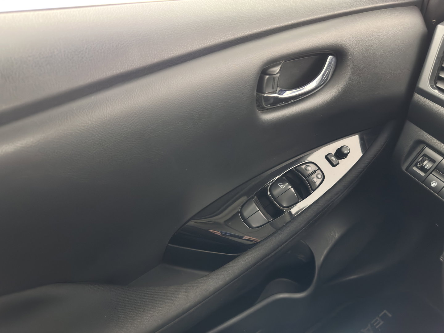 Nissan Leaf N-Connecta 40 kWh (INCL-BTW) Aut. *HEATPUMP | NAVI-FULLMAP | TOPVIEW | KEYLESS | BLINDSPOT |  DIGI-COCKPIT | HEATED-COMFORTSEATS | DAB | PRIVACYGLASS | ECC | ADAPTIVE-CRUISE | PDC | CARPLAY | 16"ALU*