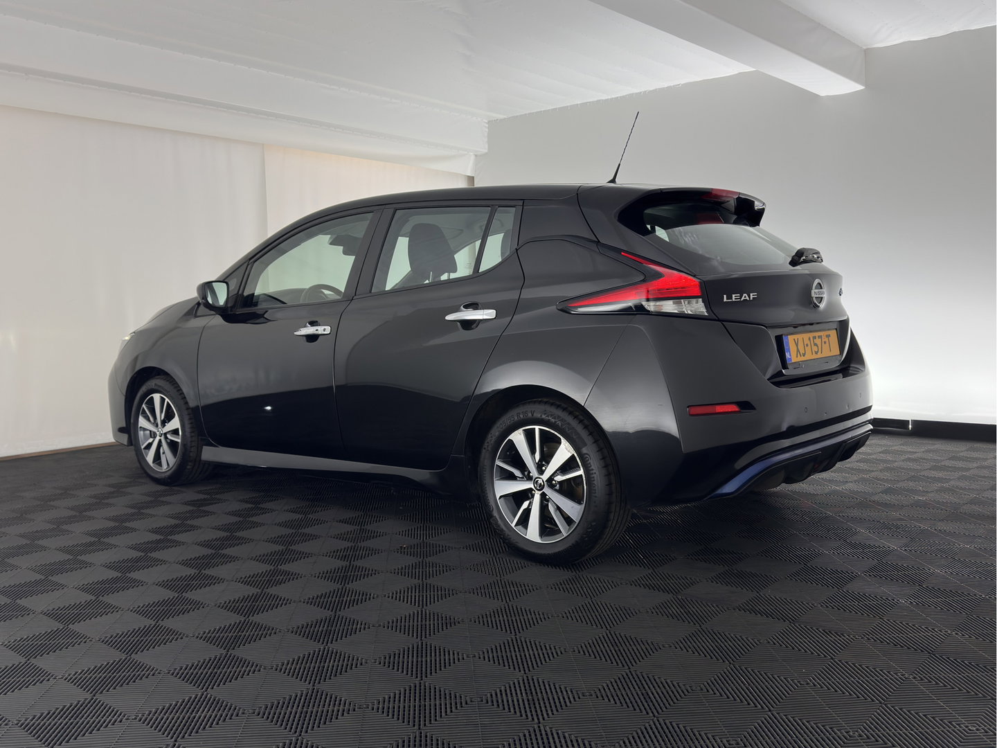 Nissan Leaf N-Connecta 40 kWh (INCL-BTW) Aut. *HEATPUMP | NAVI-FULLMAP | TOPVIEW | KEYLESS | BLINDSPOT |  DIGI-COCKPIT | HEATED-COMFORTSEATS | DAB | PRIVACYGLASS | ECC | ADAPTIVE-CRUISE | PDC | CARPLAY | 16"ALU*