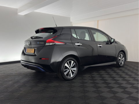 Nissan Leaf N-Connecta 40 kWh (INCL-BTW) Aut. *HEATPUMP | NAVI-FULLMAP | TOPVIEW | KEYLESS | BLINDSPOT |  DIGI-COCKPIT | HEATED-COMFORTSEATS | DAB | PRIVACYGLASS | ECC | ADAPTIVE-CRUISE | PDC | CARPLAY | 16"ALU*