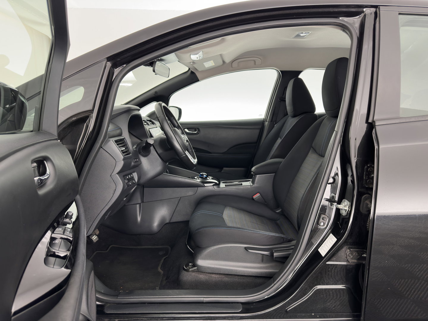 Nissan Leaf N-Connecta 40 kWh (INCL-BTW) Aut. *HEATPUMP | NAVI-FULLMAP | TOPVIEW | KEYLESS | BLINDSPOT |  DIGI-COCKPIT | HEATED-COMFORTSEATS | DAB | PRIVACYGLASS | ECC | ADAPTIVE-CRUISE | PDC | CARPLAY | 16"ALU*