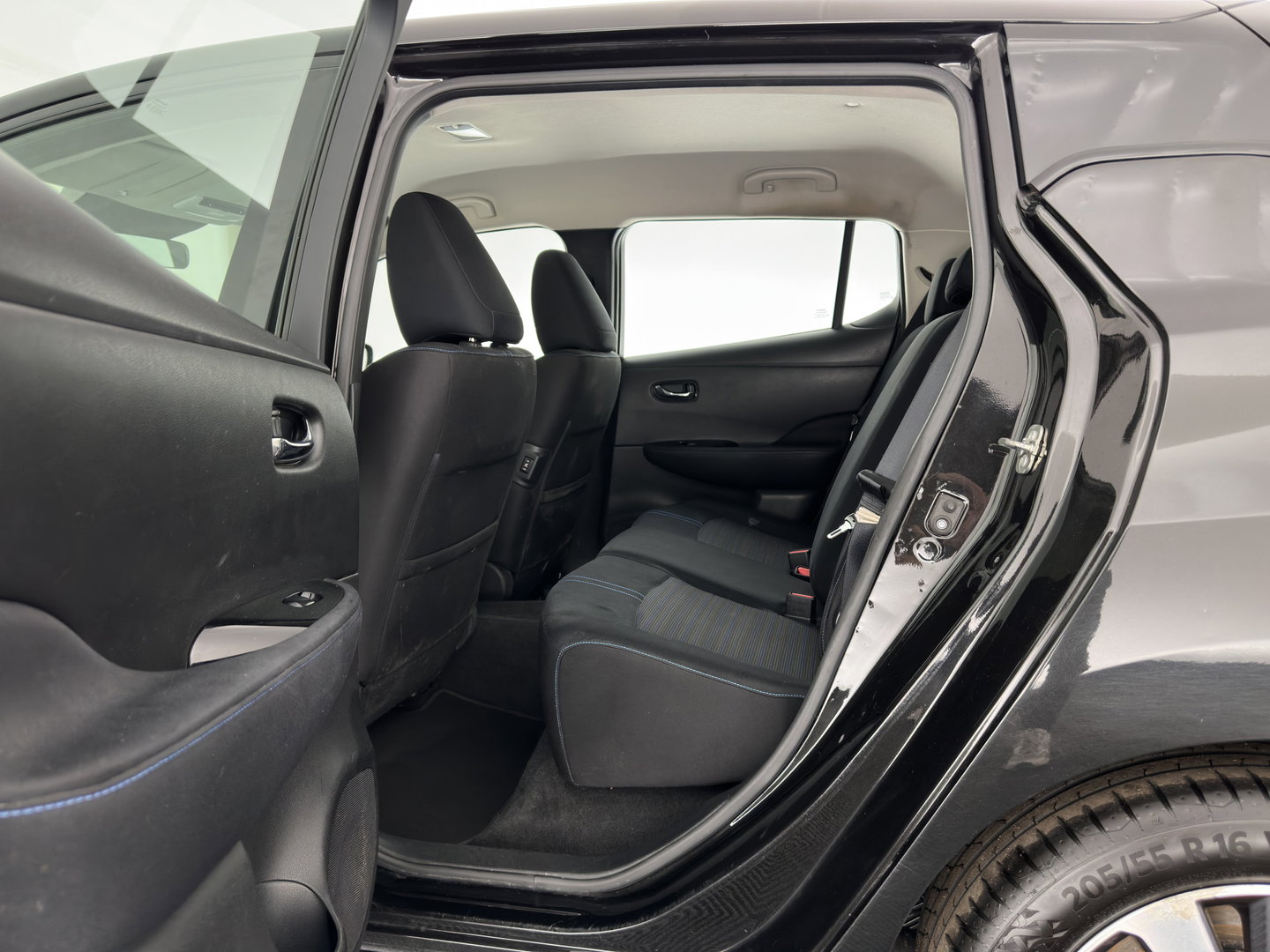 Nissan Leaf N-Connecta 40 kWh (INCL-BTW) Aut. *HEATPUMP | NAVI-FULLMAP | TOPVIEW | KEYLESS | BLINDSPOT |  DIGI-COCKPIT | HEATED-COMFORTSEATS | DAB | PRIVACYGLASS | ECC | ADAPTIVE-CRUISE | PDC | CARPLAY | 16"ALU*
