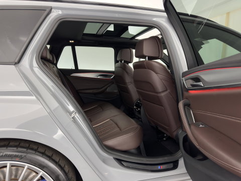 BMW 5 Serie Touring M550d xDrive High Executive M-Sportpack Aut. *PANO | LEATHER | LASER-LED | BLINDSPOT | MEMORY-PACK | HARMAN/KARDON |  DIGI-COCKPIT | AMBIENTLIGHT | SHIFTPADDLES | HEAD-UP | ADAPTIVE-CRUISE | TOWBAR | 19''ALU*