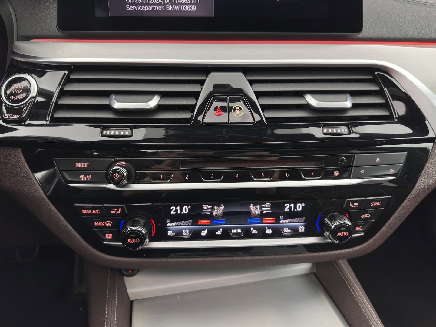 BMW 5 Serie Touring M550d xDrive High Executive M-Sportpack Aut. *PANO | LEATHER | LASER-LED | BLINDSPOT | MEMORY-PACK | HARMAN/KARDON |  DIGI-COCKPIT | AMBIENTLIGHT | SHIFTPADDLES | HEAD-UP | ADAPTIVE-CRUISE | TOWBAR | 19''ALU*