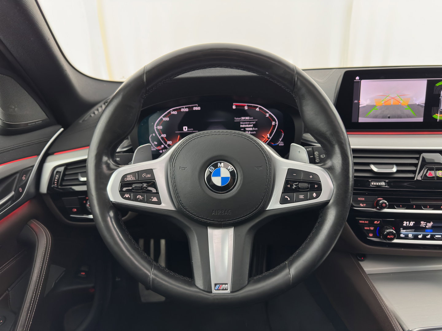BMW 5 Serie Touring M550d xDrive High Executive M-Sportpack Aut. *PANO | LEATHER | LASER-LED | BLINDSPOT | MEMORY-PACK | HARMAN/KARDON |  DIGI-COCKPIT | AMBIENTLIGHT | SHIFTPADDLES | HEAD-UP | ADAPTIVE-CRUISE | TOWBAR | 19''ALU*