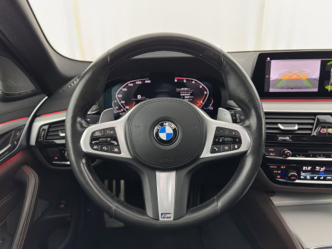 BMW 5 Serie Touring M550d xDrive High Executive M-Sportpack Aut. *PANO | LEATHER | LASER-LED | BLINDSPOT | MEMORY-PACK | HARMAN/KARDON |  DIGI-COCKPIT | AMBIENTLIGHT | SHIFTPADDLES | HEAD-UP | ADAPTIVE-CRUISE | TOWBAR | 19''ALU*