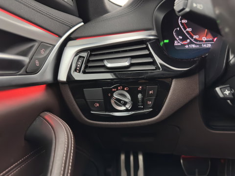 BMW 5 Serie Touring M550d xDrive High Executive M-Sportpack Aut. *PANO | LEATHER | LASER-LED | BLINDSPOT | MEMORY-PACK | HARMAN/KARDON |  DIGI-COCKPIT | AMBIENTLIGHT | SHIFTPADDLES | HEAD-UP | ADAPTIVE-CRUISE | TOWBAR | 19''ALU*