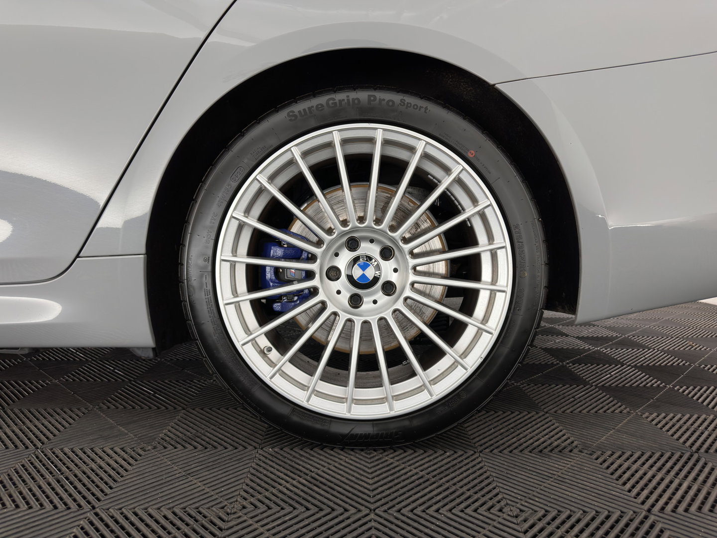BMW 5 Serie Touring M550d xDrive High Executive M-Sportpack Aut. *PANO | LEATHER | LASER-LED | BLINDSPOT | MEMORY-PACK | HARMAN/KARDON |  DIGI-COCKPIT | AMBIENTLIGHT | SHIFTPADDLES | HEAD-UP | ADAPTIVE-CRUISE | TOWBAR | 19''ALU*