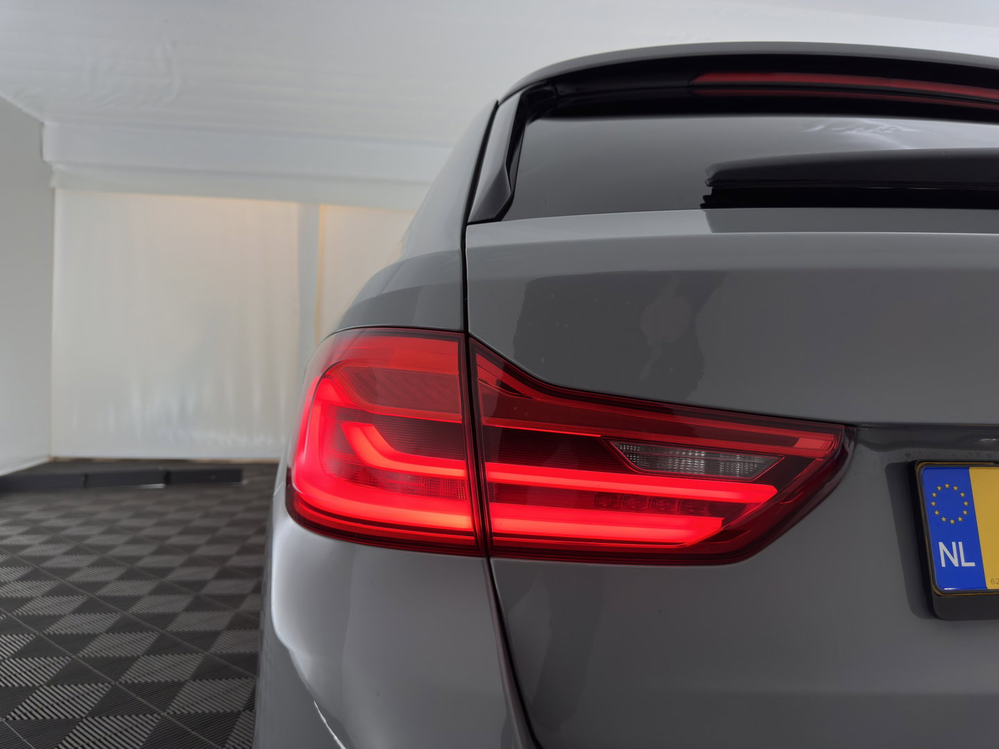 BMW 5 Serie Touring M550d xDrive High Executive M-Sportpack Aut. *PANO | LEATHER | LASER-LED | BLINDSPOT | MEMORY-PACK | HARMAN/KARDON |  DIGI-COCKPIT | AMBIENTLIGHT | SHIFTPADDLES | HEAD-UP | ADAPTIVE-CRUISE | TOWBAR | 19''ALU*