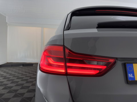 BMW 5 Serie Touring M550d xDrive High Executive M-Sportpack Aut. *PANO | LEATHER | LASER-LED | BLINDSPOT | MEMORY-PACK | HARMAN/KARDON |  DIGI-COCKPIT | AMBIENTLIGHT | SHIFTPADDLES | HEAD-UP | ADAPTIVE-CRUISE | TOWBAR | 19''ALU*