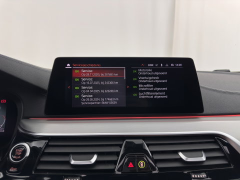 BMW 5 Serie Touring M550d xDrive High Executive M-Sportpack Aut. *PANO | LEATHER | LASER-LED | BLINDSPOT | MEMORY-PACK | HARMAN/KARDON |  DIGI-COCKPIT | AMBIENTLIGHT | SHIFTPADDLES | HEAD-UP | ADAPTIVE-CRUISE | TOWBAR | 19''ALU*