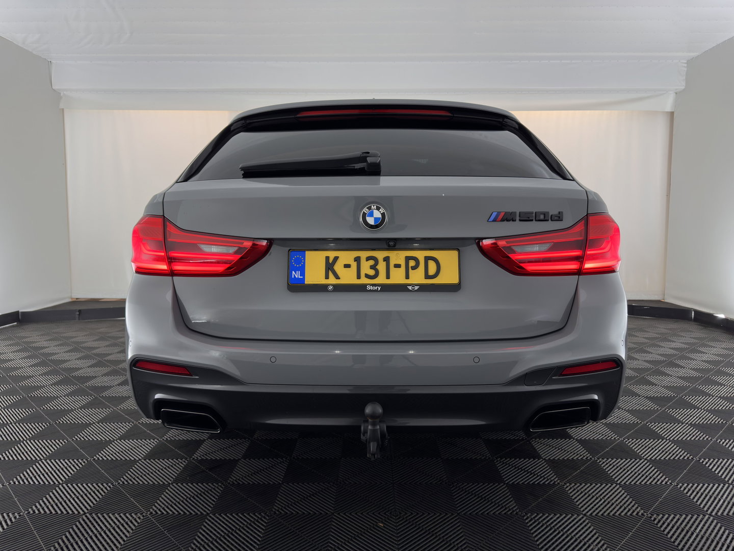 BMW 5 Serie Touring M550d xDrive High Executive M-Sportpack Aut. *PANO | LEATHER | LASER-LED | BLINDSPOT | MEMORY-PACK | HARMAN/KARDON |  DIGI-COCKPIT | AMBIENTLIGHT | SHIFTPADDLES | HEAD-UP | ADAPTIVE-CRUISE | TOWBAR | 19''ALU*