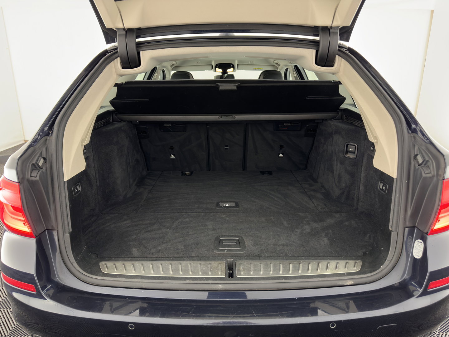 BMW 5 Serie Touring 520d High Executive *LEATHER | FULL-LED | MEMORY-PACK | HEATED-COMFORTSEATS | NAVI-FULLMAP | ECC | PDC | CRUISE | KEYLESS | TOWBAR |  20''ALU*