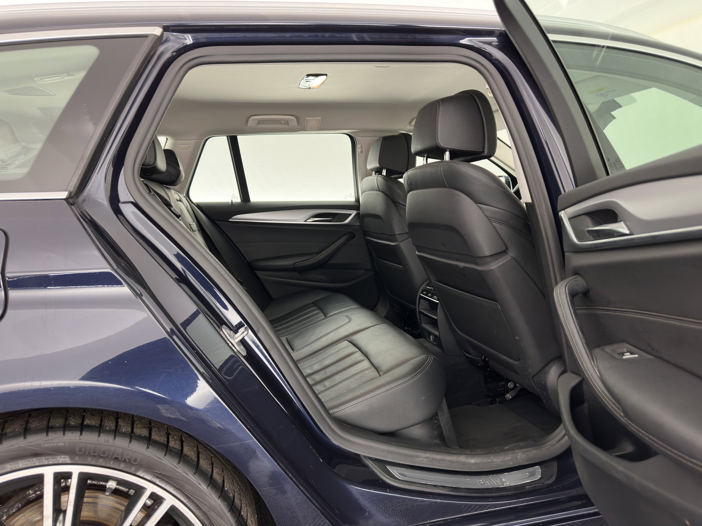 BMW 5 Serie Touring 520d High Executive *LEATHER | FULL-LED | MEMORY-PACK | HEATED-COMFORTSEATS | NAVI-FULLMAP | ECC | PDC | CRUISE | KEYLESS | TOWBAR |  20''ALU*