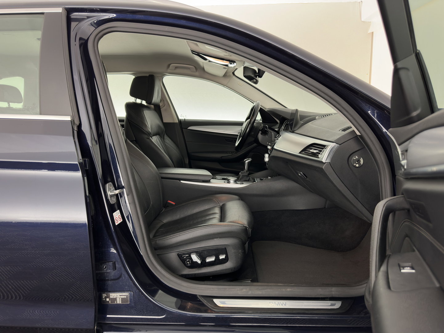 BMW 5 Serie Touring 520d High Executive *LEATHER | FULL-LED | MEMORY-PACK | HEATED-COMFORTSEATS | NAVI-FULLMAP | ECC | PDC | CRUISE | KEYLESS | TOWBAR |  20''ALU*