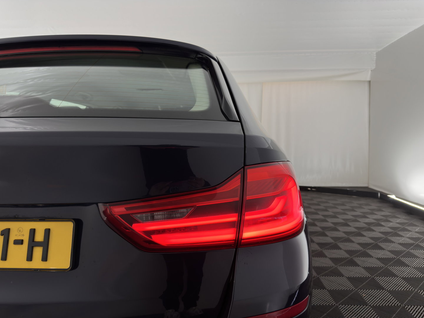 BMW 5 Serie Touring 520d High Executive *LEATHER | FULL-LED | MEMORY-PACK | HEATED-COMFORTSEATS | NAVI-FULLMAP | ECC | PDC | CRUISE | KEYLESS | TOWBAR |  20''ALU*