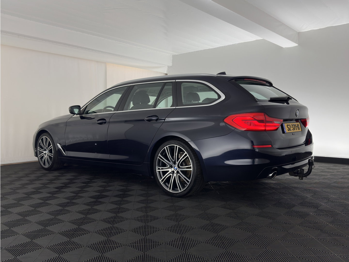 BMW 5 Serie Touring 520d High Executive *LEATHER | FULL-LED | MEMORY-PACK | HEATED-COMFORTSEATS | NAVI-FULLMAP | ECC | PDC | CRUISE | KEYLESS | TOWBAR |  20''ALU*