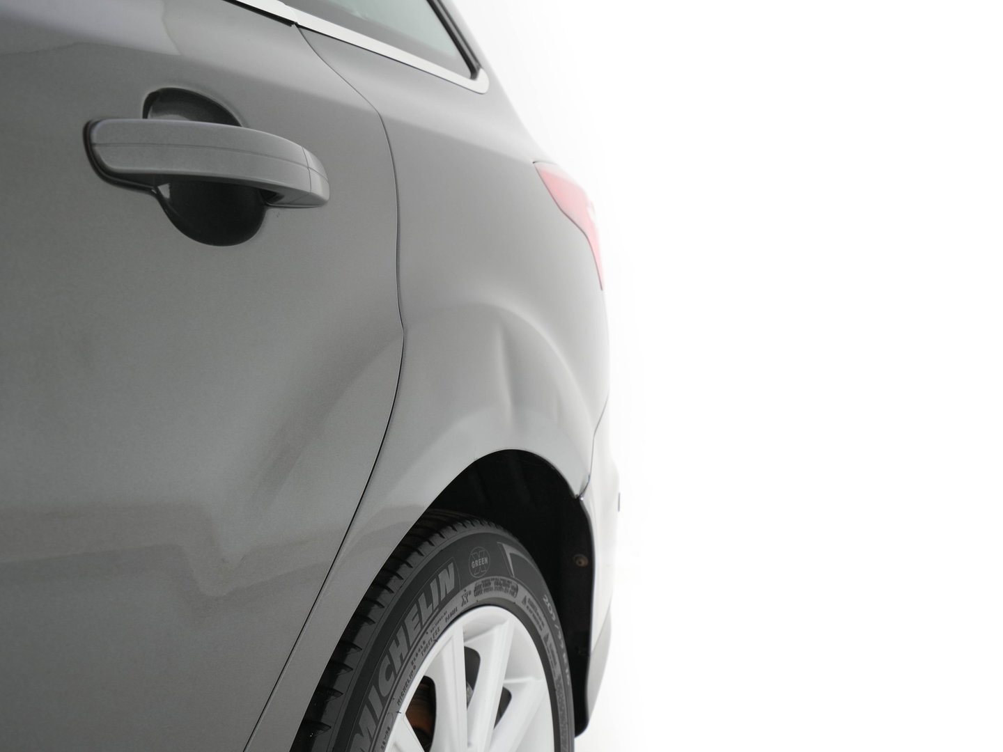 Ford FOCUS Wagon 1.5 TDCI Titanium *NAVI-FULLMAP | KEYLESS | COMFORTSEATS | SYNC-AUDIO | ECC | PDC | CRUISE | 16''ALU*