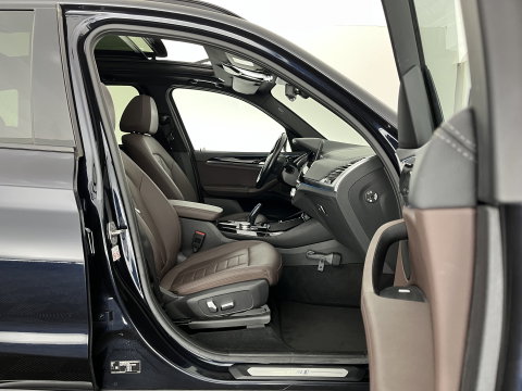 BMW iX3 Executive 80 kWh [3-Fase-11kW ] {SoH-99%} (INCL-BTW) Aut. *HEATPUMP | PANO | LEATHER | ADAPTIVE-CRUISE | FULL-LED | BLIND-SPOT | MEMORY-PACK | DIGI-COCKPIT | HEATED-COMFORTSEATS | KEYLESS | CAMERA | DAB+ | TOWBAR | 19''ALU*