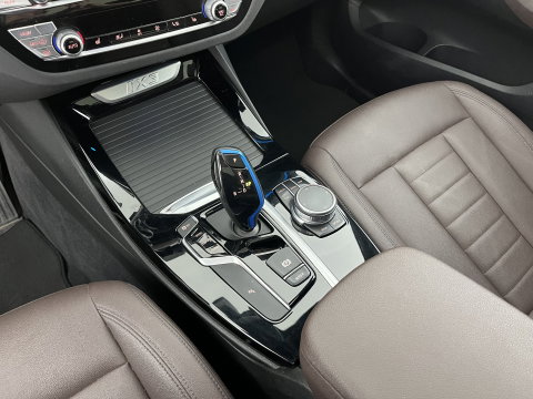 BMW iX3 Executive 80 kWh [3-Fase-11kW ] {SoH-99%} (INCL-BTW) Aut. *HEATPUMP | PANO | LEATHER | ADAPTIVE-CRUISE | FULL-LED | BLIND-SPOT | MEMORY-PACK | DIGI-COCKPIT | HEATED-COMFORTSEATS | KEYLESS | CAMERA | DAB+ | TOWBAR | 19''ALU*