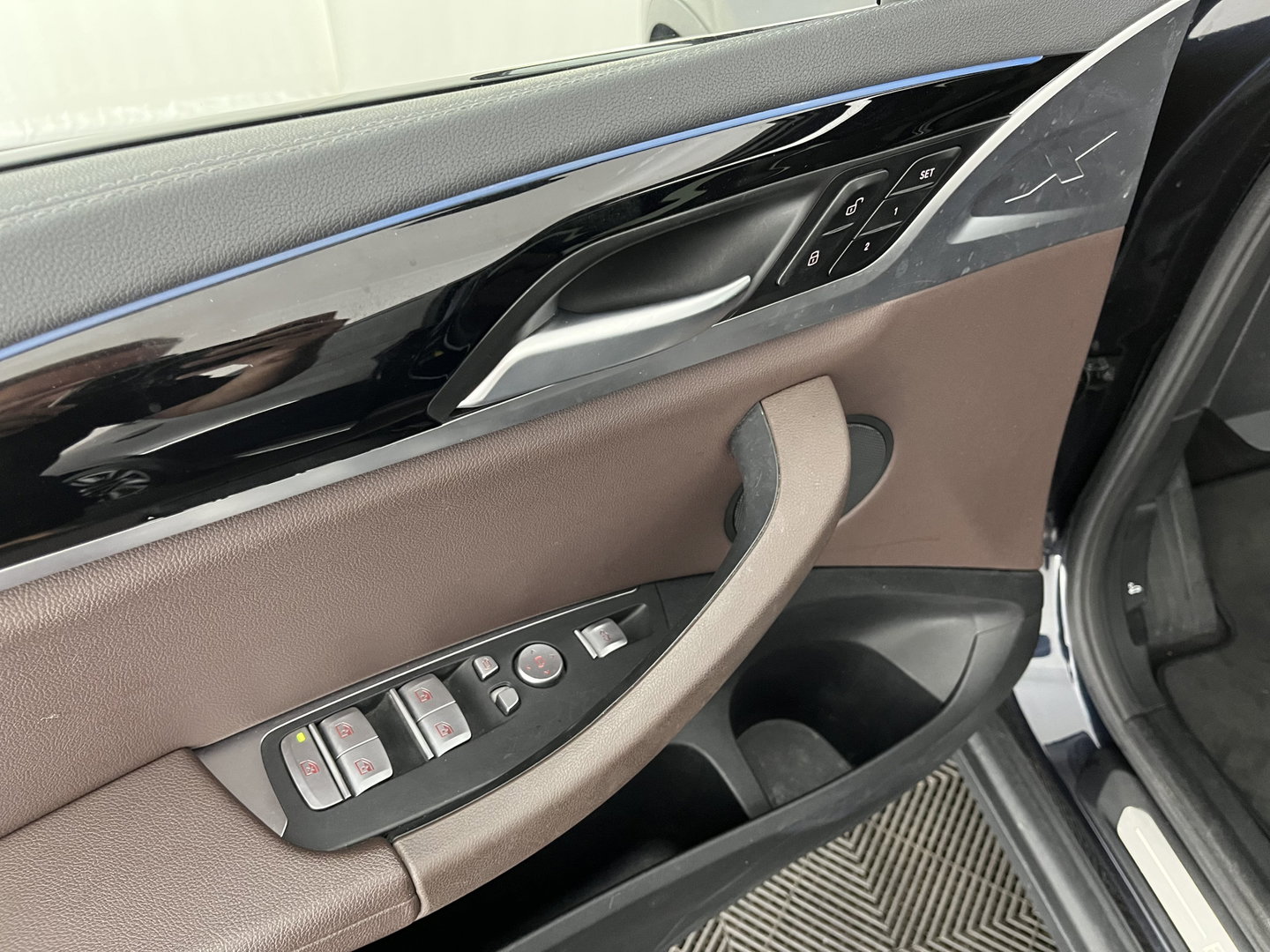 BMW iX3 Executive 80 kWh [3-Fase-11kW ] {SoH-99%} (INCL-BTW) Aut. *HEATPUMP | PANO | LEATHER | ADAPTIVE-CRUISE | FULL-LED | BLIND-SPOT | MEMORY-PACK | DIGI-COCKPIT | HEATED-COMFORTSEATS | KEYLESS | CAMERA | DAB+ | TOWBAR | 19''ALU*