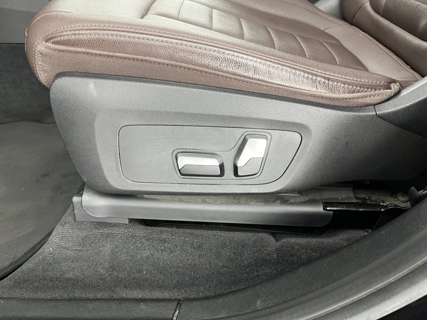 BMW iX3 Executive 80 kWh [3-Fase-11kW ] {SoH-99%} (INCL-BTW) Aut. *HEATPUMP | PANO | LEATHER | ADAPTIVE-CRUISE | FULL-LED | BLIND-SPOT | MEMORY-PACK | DIGI-COCKPIT | HEATED-COMFORTSEATS | KEYLESS | CAMERA | DAB+ | TOWBAR | 19''ALU*