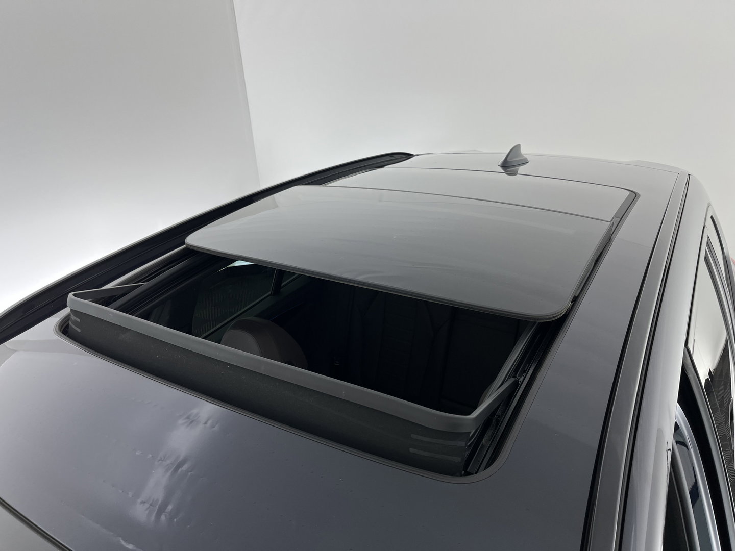 BMW iX3 Executive 80 kWh [3-Fase-11kW ] {SoH-99%} (INCL-BTW) Aut. *HEATPUMP | PANO | LEATHER | ADAPTIVE-CRUISE | FULL-LED | BLIND-SPOT | MEMORY-PACK | DIGI-COCKPIT | HEATED-COMFORTSEATS | KEYLESS | CAMERA | DAB+ | TOWBAR | 19''ALU*