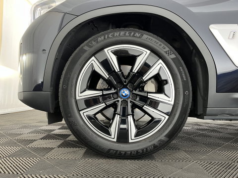 BMW iX3 Executive 80 kWh [3-Fase-11kW ] {SoH-99%} (INCL-BTW) Aut. *HEATPUMP | PANO | LEATHER | ADAPTIVE-CRUISE | FULL-LED | BLIND-SPOT | MEMORY-PACK | DIGI-COCKPIT | HEATED-COMFORTSEATS | KEYLESS | CAMERA | DAB+ | TOWBAR | 19''ALU*