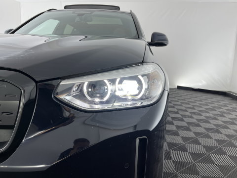 BMW iX3 Executive 80 kWh [3-Fase-11kW ] {SoH-99%} (INCL-BTW) Aut. *HEATPUMP | PANO | LEATHER | ADAPTIVE-CRUISE | FULL-LED | BLIND-SPOT | MEMORY-PACK | DIGI-COCKPIT | HEATED-COMFORTSEATS | KEYLESS | CAMERA | DAB+ | TOWBAR | 19''ALU*